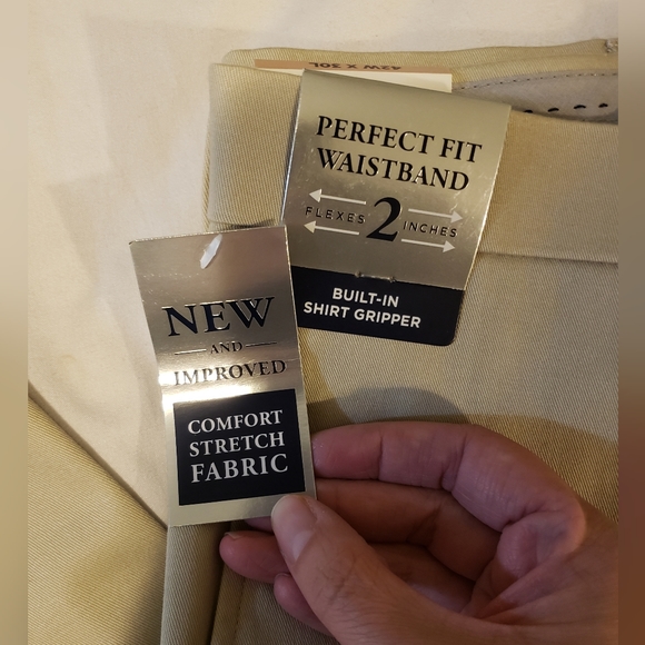 Men's Haggar® Iron Free Premium Khaki™ Classic-Fit Pleat Front Hidden Comfort Wa - Picture 7 of 8